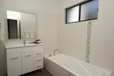 Woodville Beach Townhouse 6 - Darwin Tourism 9