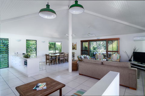 The Retreat Beach Houses - Darwin Tourism 1