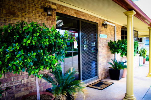 Clermont Country Motor Inn - Darwin Tourism 1
