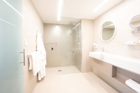 Pacific Hotel Cairns - Darwin Tourism 5