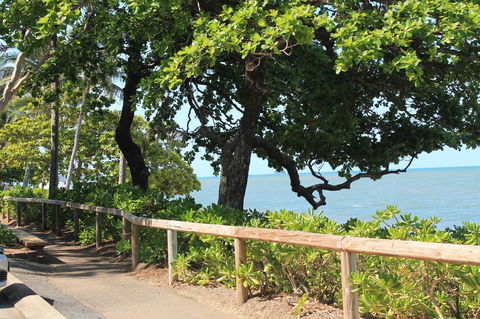 Sea Point On Trinity Beach - Darwin Tourism 4