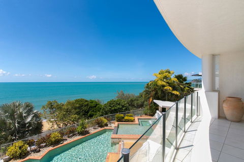 Bellevue At Trinity Beach - Darwin Tourism 1