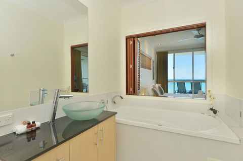 Bellevue At Trinity Beach - Darwin Tourism 5