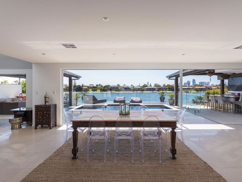 Rumrunner Resort - Darwin Tourism 1