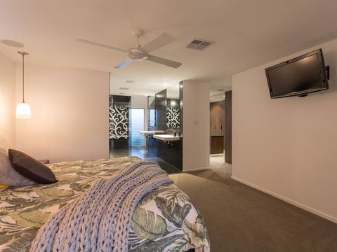 Rumrunner Resort - Darwin Tourism 24