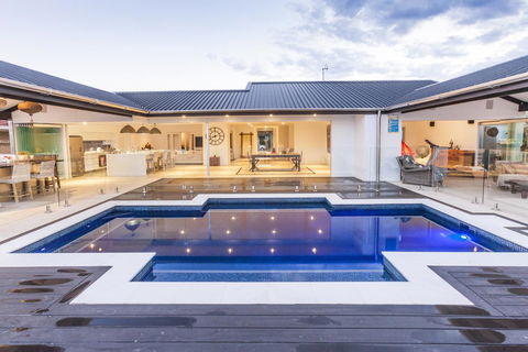 Rumrunner Resort - Darwin Tourism 3