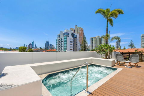 Qube Broadbeach Ocean View Apartments - Darwin Tourism 13