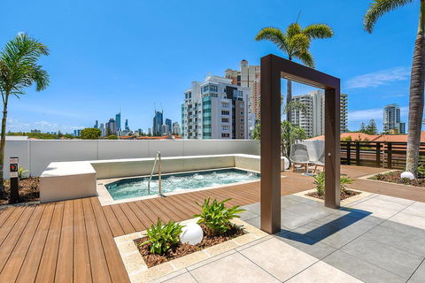 Qube Broadbeach Ocean View Apartments - Darwin Tourism 12