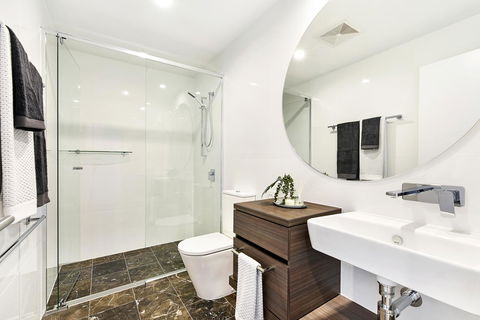 Qube Broadbeach Ocean View Apartments - Darwin Tourism 1
