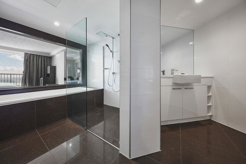 Novotel Surfers Paradise - Darwin Tourism 20