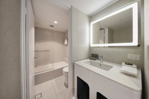 Novotel Surfers Paradise - Darwin Tourism 13