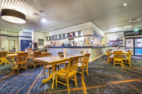 Nightcap At Atherton Hotel - Darwin Tourism 8
