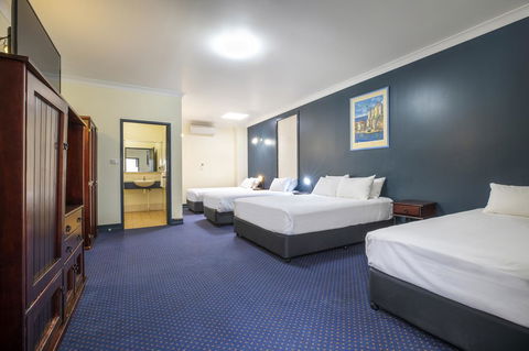 Nightcap At Atherton Hotel - Darwin Tourism 0