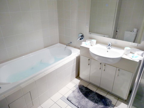 Waterfront Resort Villa With Buggy - Darwin Tourism 10