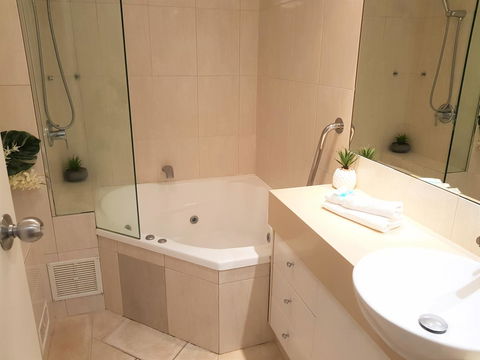 Gemini Court Holiday Apartments - Darwin Tourism 41