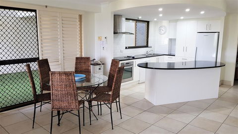 Gemini Court Holiday Apartments - Darwin Tourism 17
