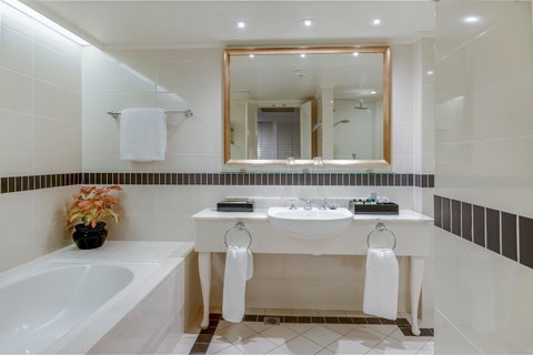 InterContinental Sanctuary Cove Resort, An IHG Hotel - Darwin Tourism 5