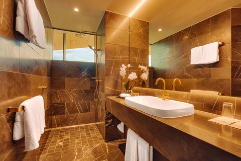 Eatons Hill Hotel - Darwin Tourism 11