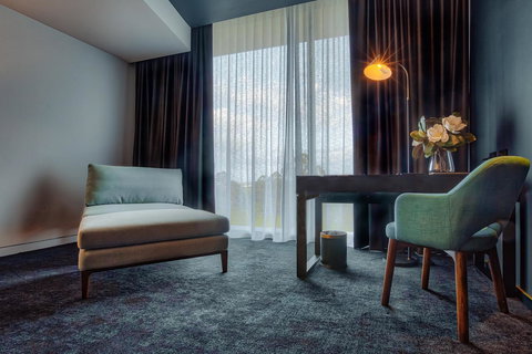 Eatons Hill Hotel - Darwin Tourism 21