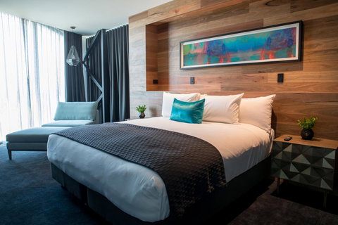 Eatons Hill Hotel - Darwin Tourism 24