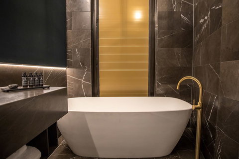 Eatons Hill Hotel - Darwin Tourism 27