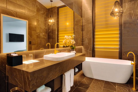 Eatons Hill Hotel - Darwin Tourism 14