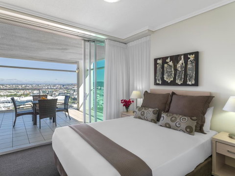 Oaks Brisbane Casino Tower Suites - Darwin Tourism 9