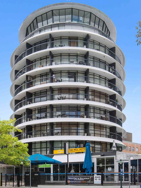 Madison Tower Mill Hotel - Darwin Tourism 0