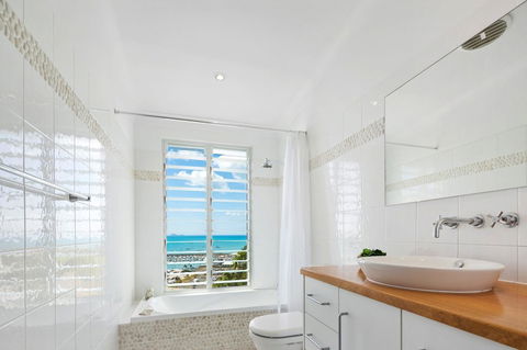 Nautilus On The Hill - Airlie Beach - Darwin Tourism 23