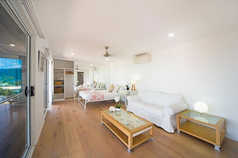 Nautilus On The Hill - Airlie Beach - Darwin Tourism 7
