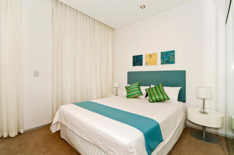 Ambience On Burleigh Beach - Darwin Tourism 21