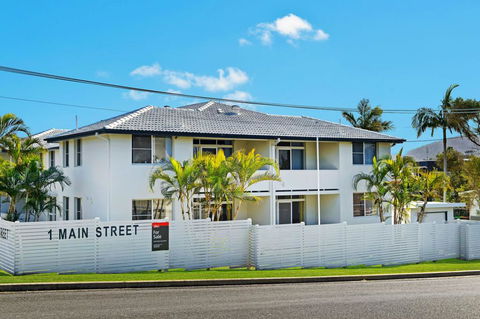 WAVES ON MAIN, 4/1 MAIN STREET - Darwin Tourism 3