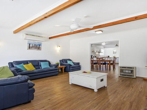 Whispering Waves - Relaxing Beach House - Darwin Tourism 2