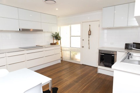 White Beach Cottage - Darwin Tourism 1