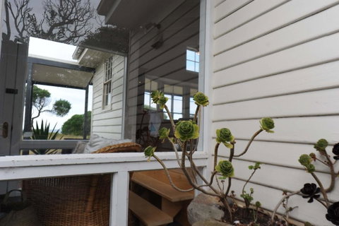 White Shell Cottage - Darwin Tourism 3