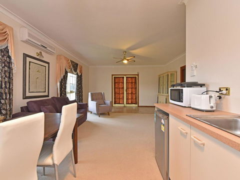 Wine Country Homestead 1br Studio - Darwin Tourism 2