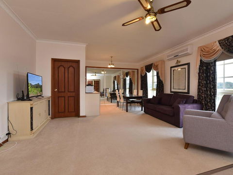 Wine Country Homestead 1br Studio - Darwin Tourism 3