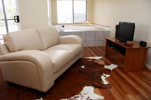 Yabbaloumba Retreat - Darwin Tourism 3