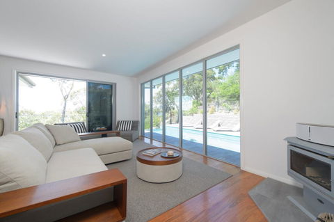 YARINGA - Retreat Style Accomodation With Swimming Pool - Darwin Tourism 0