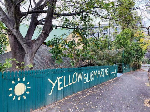 Yellow Submarine Backpackers - Darwin Tourism 0