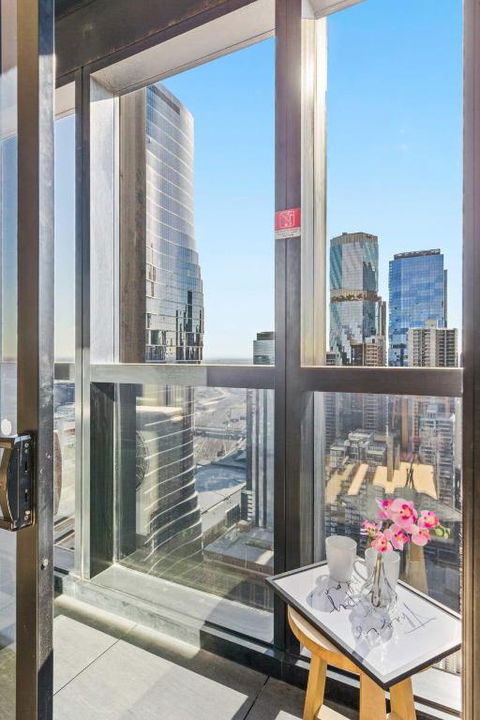 A 2BR Apt On Collins With City Views FREE Parking - Darwin Tourism 4