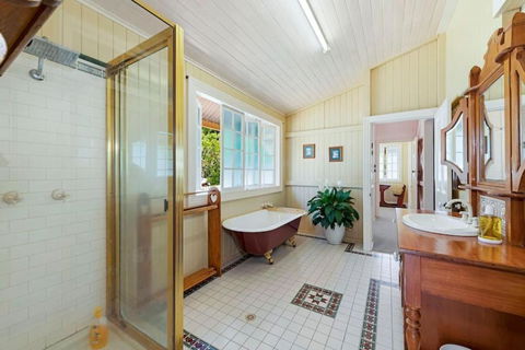 A Charming Queenslander - Darwin Tourism 3
