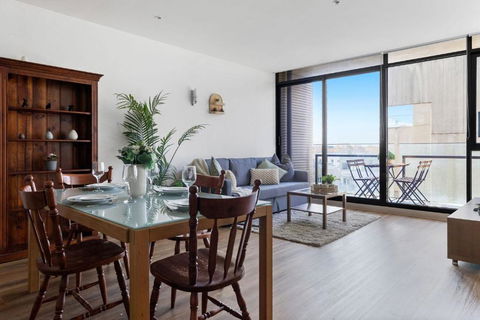 A Chic 2BR Apt Near Melbourne Uni FREE Parking - Darwin Tourism 0