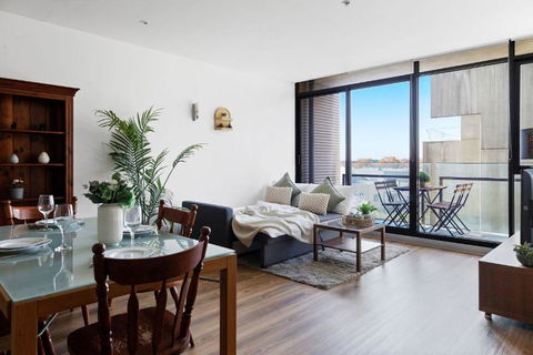 A Chic 2BR Apt Near Melbourne Uni FREE Parking - Darwin Tourism 2