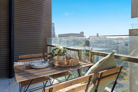 A Chic 2BR Apt Near Melbourne Uni FREE Parking - Darwin Tourism 4