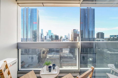 A Chic 2BR Apt Near Southern Cross City Views - Darwin Tourism 1