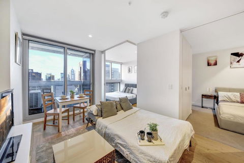 A Chic 2BR Apt Near Southern Cross City Views - Darwin Tourism 3
