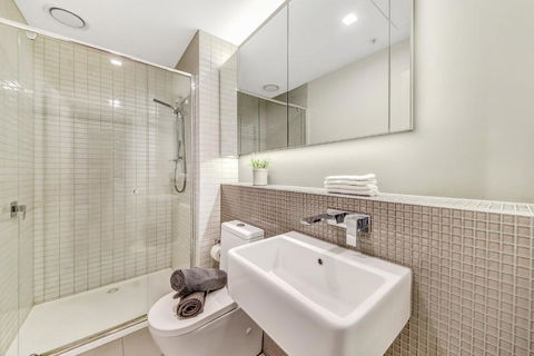 A Chic 2BR Apt Near Southern Cross City Views - Darwin Tourism 4