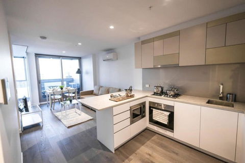 A Chic 2BR CBD Apartment Near Southern Cross - Darwin Tourism 0