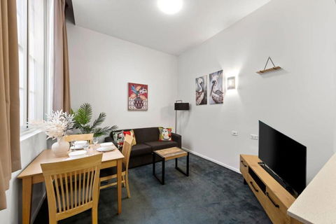 A Chic Apartment On Bourke St Near Chinatown - Darwin Tourism 3